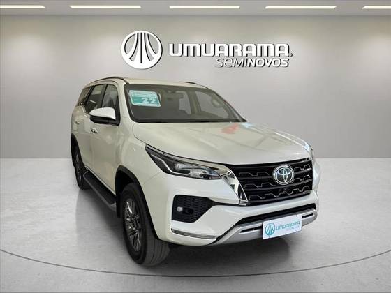 TOYOTA HILUX SW4 2.8 D-4D TURBO DIESEL SRX 7L 4X4 AUTOMÁTICO